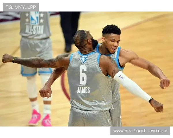 字母哥直播被儿子乱入，暖心瞬间引爆网友热议